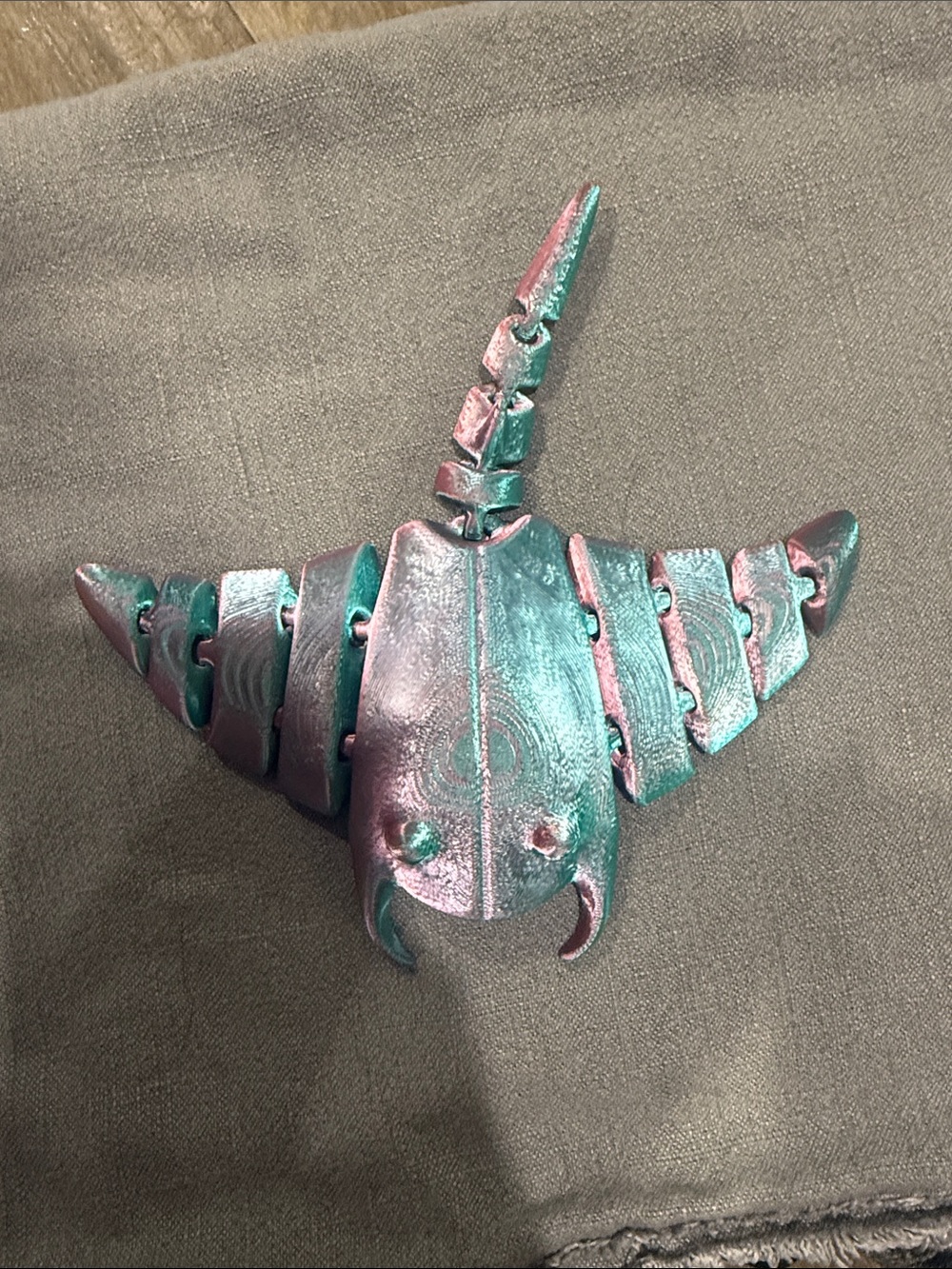 3D printed Stingray fidget - Iridescent Teal & Pink